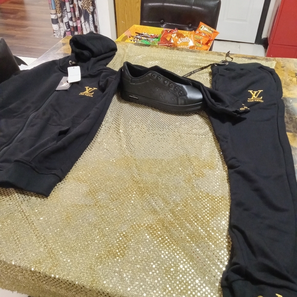 Designer shoes and clothes - Picture 3 of 4